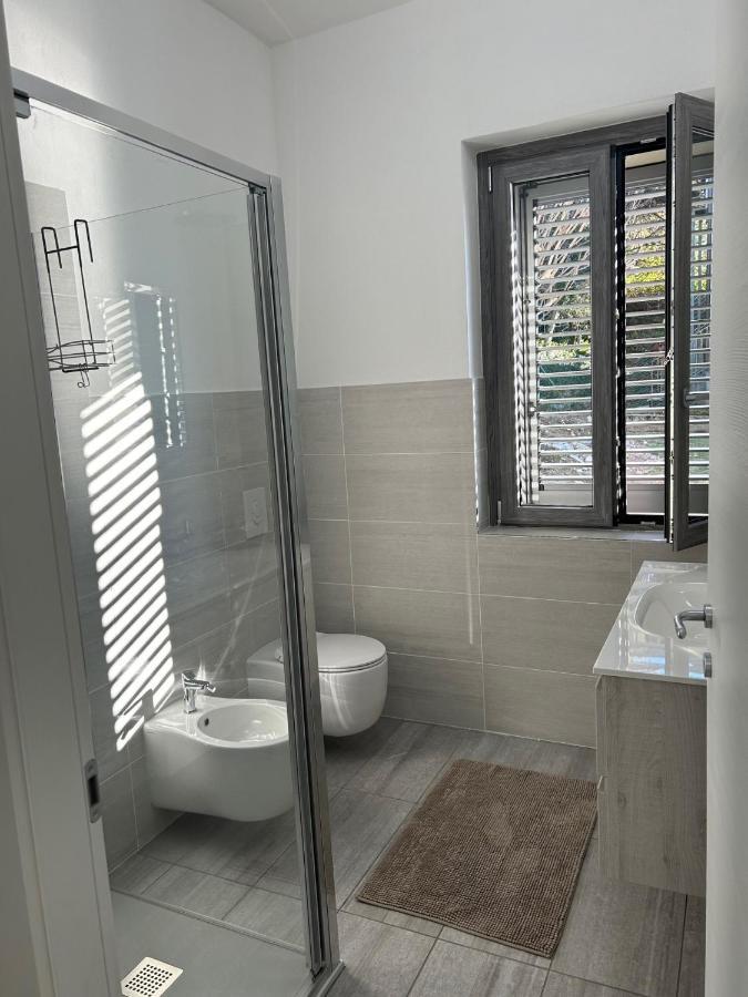 Apartamento Le Camelie Del Lario Grandate Exterior foto